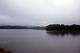 Mysthische Atmosphäre über Vivianes (die Herrin vom See) Zuhause. - Klicken Sie auf das Bild, um das Fotoalbum zu öffnen.